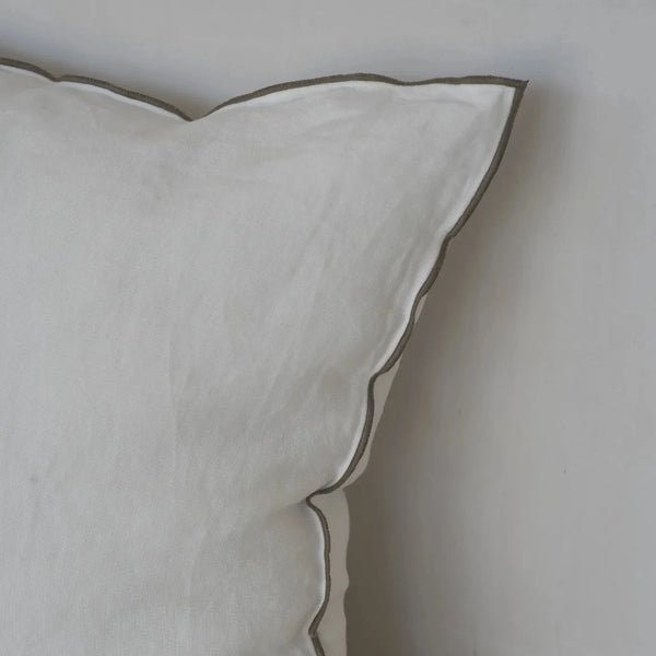 Linatura linen cushion cover beige 50x50 cm edge detail