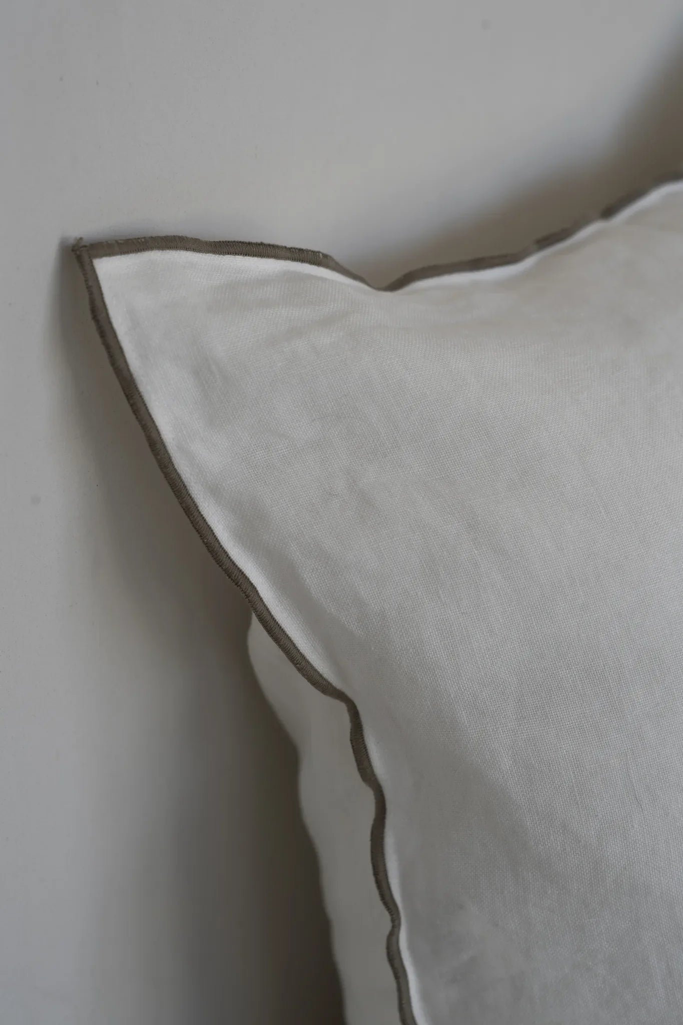 Linatura cushion cover styled bedroom natural linen kO Store