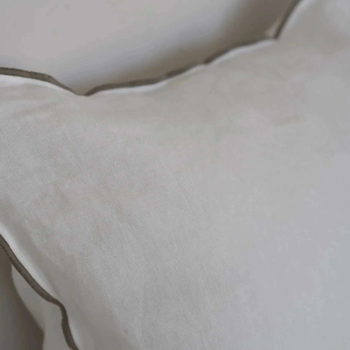 Linatura linen cushion cover blanc beige Barcelona design