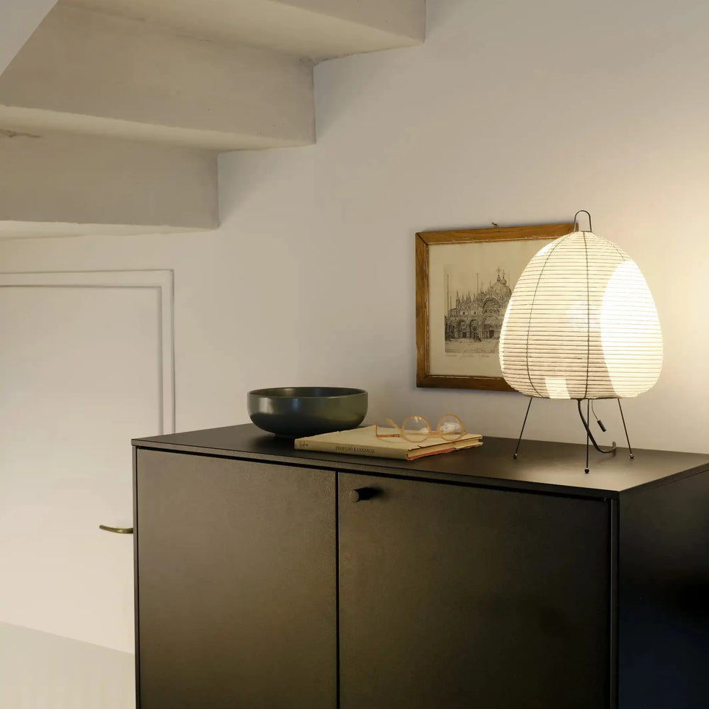 Noguchi Akari 1AG washi paper lamp table interior
